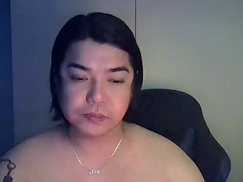 Snapshot of StrawberryWine07 chatting on 04/19/26, 06:02 StrawberryWine07 online show from 04/19/26, 06:02