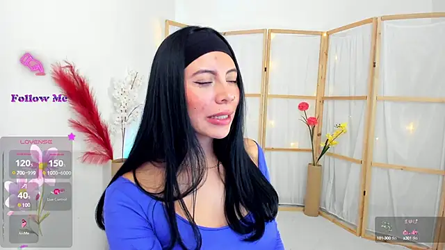 Snapshot of Silvanna-Moree chatting on 09/15/25, 07:58 Silvanna-Moree online show from 09/15/25, 07:58