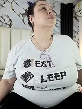 mollieblue69 online show from 10/15/25, 12:38