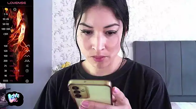 Snapshot of Sweet-Angie chatting on 02/13/25, 05:11 Sweet-Angie online show from 02/13/25, 05:11