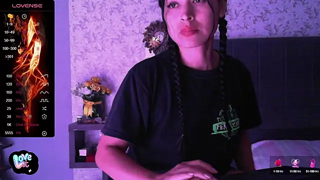 Snapshot of Sweet-Angie chatting on 02/14/25, 02:18 Sweet-Angie online show from 02/14/25, 02:18