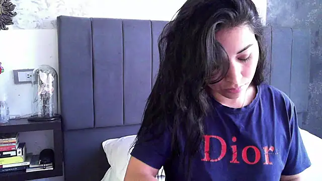 Snapshot of Sweet-Angie chatting on 03/18/25, 05:21 Sweet-Angie online show from 03/18/25, 05:21