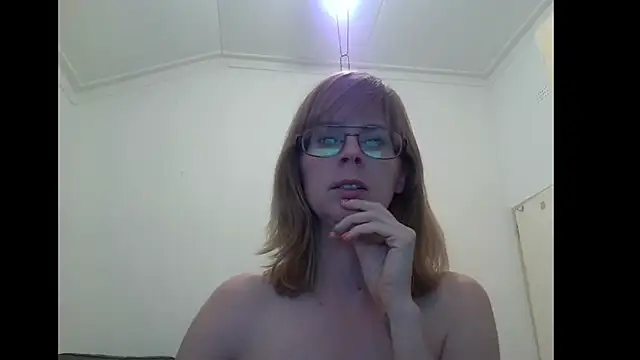 Snapshot of SavannaGirly chatting on 10/14/25, 09:48 SavannaGirly online show from 10/14/25, 09:48