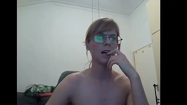 Snapshot of SavannaGirly chatting on 11/17/25, 07:52 SavannaGirly online show from 11/17/25, 07:52