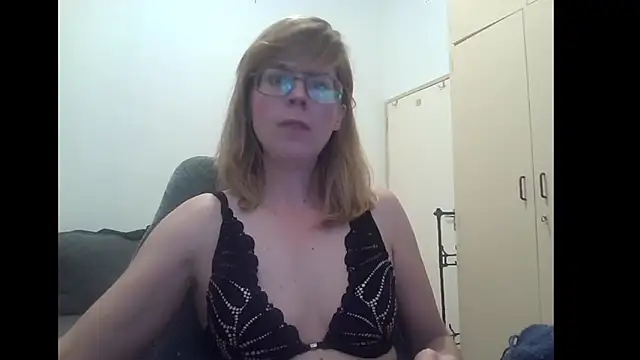 Snapshot of SavannaGirly chatting on 12/16/25, 10:09 SavannaGirly online show from 12/16/25, 10:09