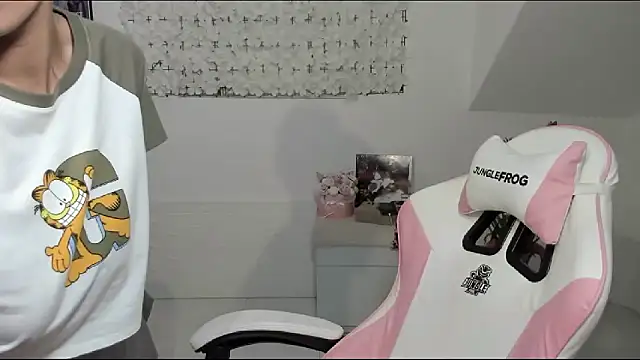 Snapshot of MacDelice chatting on 12/03/24, 05:20 MacDelice online show from 12/03/24, 05:20