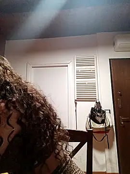 Snapshot of CurlyElisa chatting on 04/07/26, 10:53 CurlyElisa online show from 04/07/26, 10:53