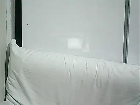 Snapshot of Lhadycarolyn chatting on 12/19/25, 01:23 Lhadycarolyn online show from 12/19/25, 01:23