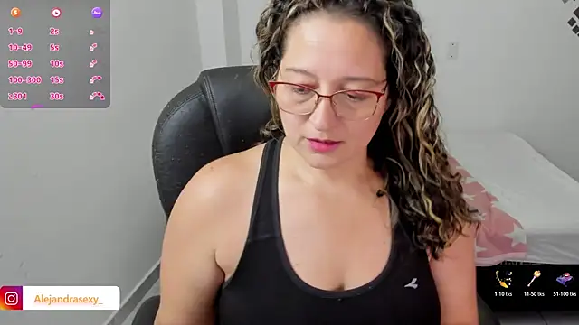 Snapshot of alejandra_milf_ chatting on 06/17/26, 07:26 alejandra milf online show from 06/17/26, 07:26