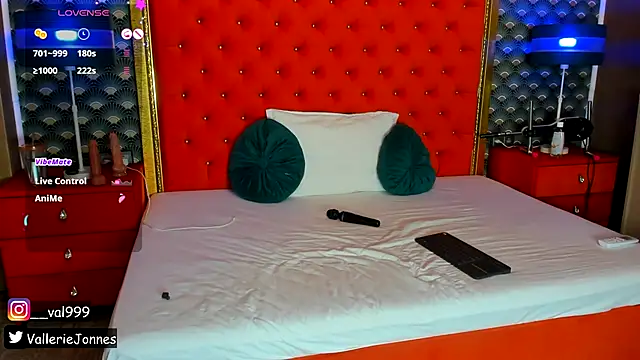 VallerieJones online show from 11/04/25, 12:43