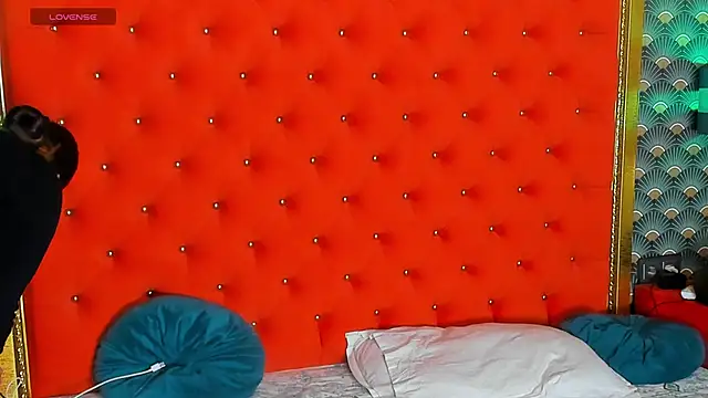 VallerieJones online show from 04/04/26, 10:46