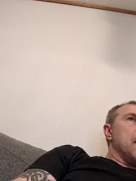 mustang69696 online show from 10/22/25, 09:25