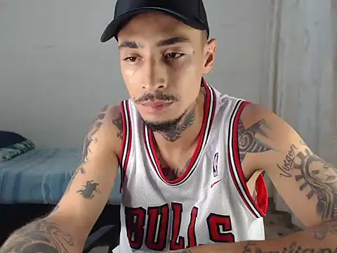 Snapshot of emiliano_hottt chatting on 09/29/25, 09:08 emiliano hottt online show from 09/29/25, 09:08