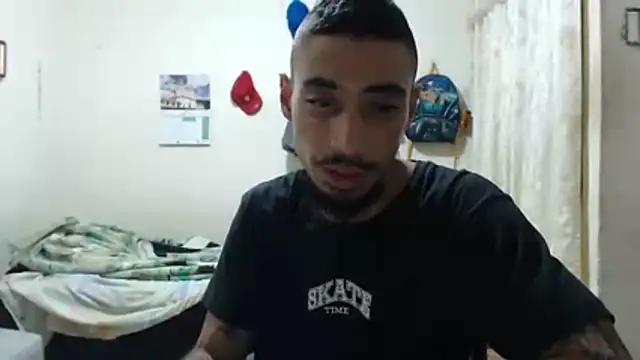 Snapshot of emiliano_hottt chatting on 04/19/26, 06:35 emiliano hottt online show from 04/19/26, 06:35