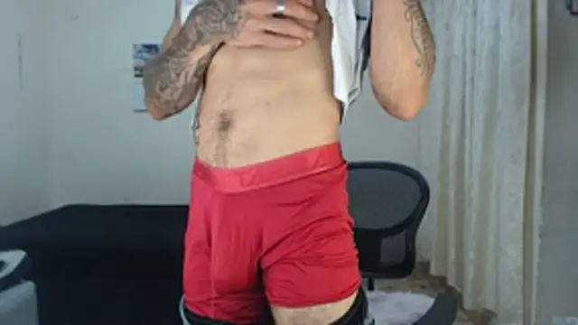 Snapshot of emiliano_hottt chatting on 04/23/26, 12:29 emiliano hottt online show from 04/23/26, 12:29