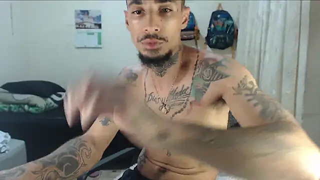 Snapshot of emiliano_hottt chatting on 04/24/26, 08:55 emiliano hottt online show from 04/24/26, 08:55