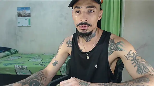 Snapshot of emiliano_hottt chatting on 05/31/26, 08:54 emiliano hottt online show from 05/31/26, 08:54