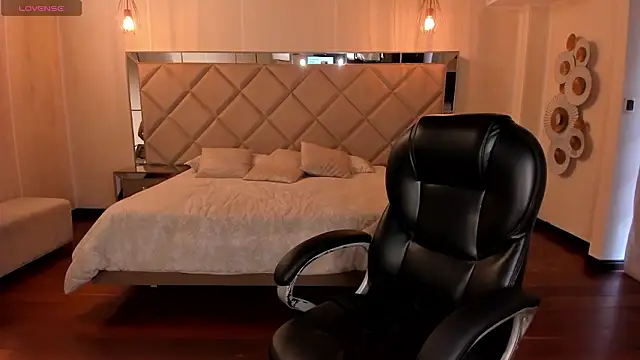 Snapshot of MaryLewis_ chatting on 02/15/26, 12:47 MaryLewis online show from 02/15/26, 12:47