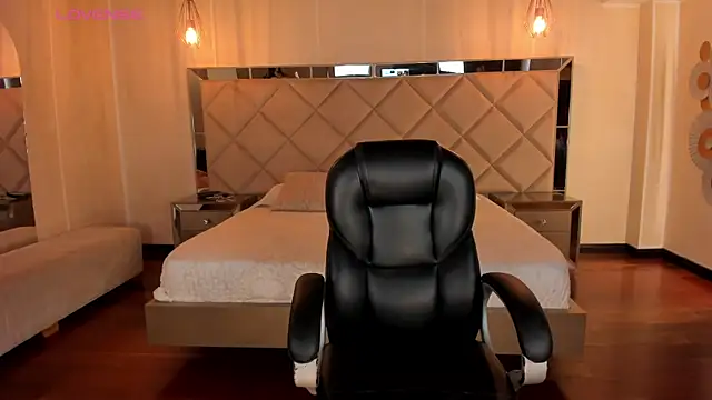 Snapshot of MaryLewis_ chatting on 04/10/26, 11:59 MaryLewis online show from 04/10/26, 11:59