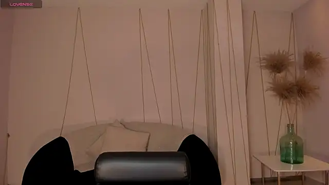 Snapshot of MaryLewis_ chatting on 06/06/26, 12:43 MaryLewis online show from 06/06/26, 12:43
