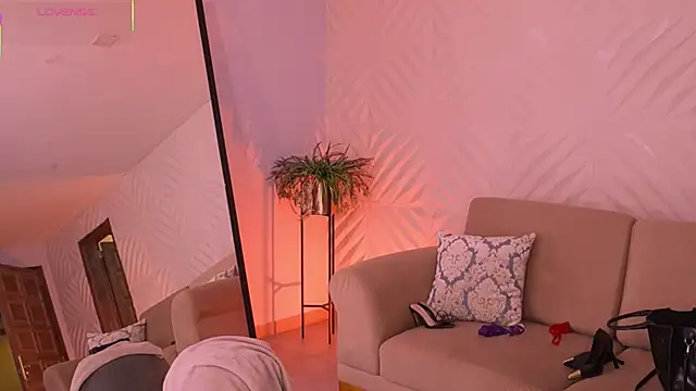 Snapshot of KateSunder chatting on 06/17/26, 10:06 KateSunder online show from 06/17/26, 10:06