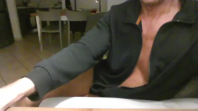 Snapshot of franz001970 chatting on 03/02/25, 08:50 franz001970 online show from 03/02/25, 08:50