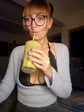 MissMialicious online show from 01/09/25, 03:44