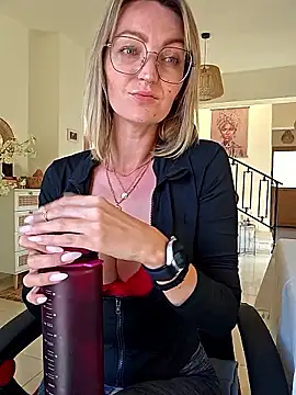 Snapshot of MissMialicious chatting on 04/09/26, 02:33 MissMialicious online show from 04/09/26, 02:33