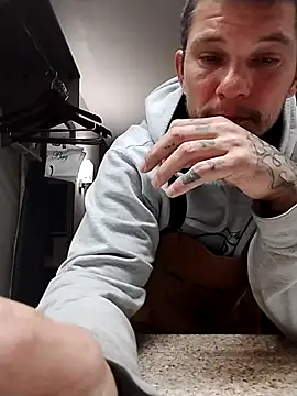 Snapshot of Sleepy1817 chatting on 11/30/25, 05:44 Sleepy1817 online show from 11/30/25, 05:44