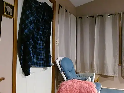 Snapshot of missymilf chatting on 11/27/25, 02:13 missymilf online show from 11/27/25, 02:13