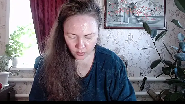Snapshot of EmilyDoth chatting on 04/21/26, 04:30 EmilyDoth online show from 04/21/26, 04:30