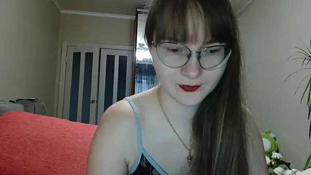 Snapshot of KiraGoldens chatting on 12/17/25, 06:30 KiraGoldens online show from 12/17/25, 06:30