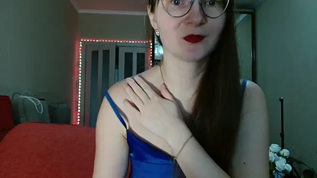 Snapshot of KiraGoldens chatting on 03/19/26, 06:17 KiraGoldens online show from 03/19/26, 06:17