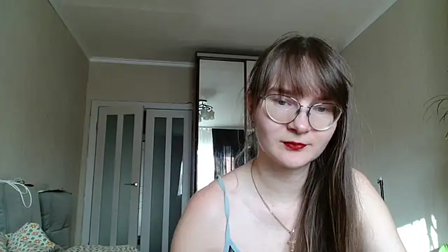 Snapshot of KiraGoldens chatting on 03/26/26, 12:11 KiraGoldens online show from 03/26/26, 12:11