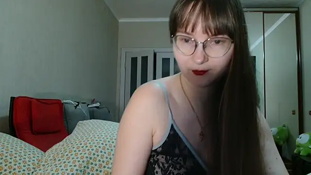 Snapshot of KiraGoldens chatting on 04/09/26, 07:03 KiraGoldens online show from 04/09/26, 07:03