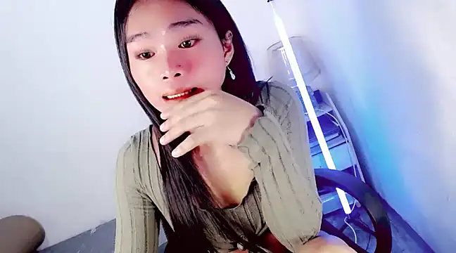 amomentoflust69 online show from 12/03/24, 04:14