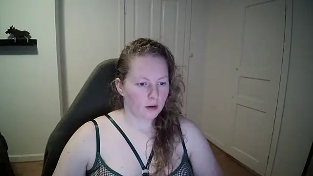 Snapshot of Girlnina-1995 chatting on 12/10/24, 09:55 Girlnina-1995 online show from 12/10/24, 09:55