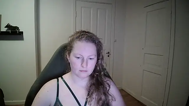 Snapshot of Girlnina-1995 chatting on 12/10/24, 05:11 Girlnina-1995 online show from 12/10/24, 05:11