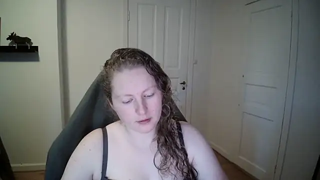 Snapshot of Girlnina-1995 chatting on 12/12/24, 09:30 Girlnina-1995 online show from 12/12/24, 09:30