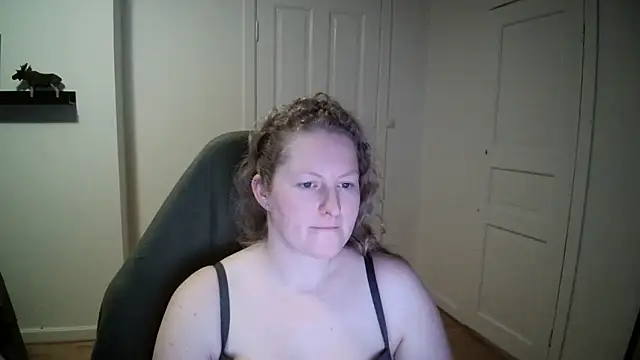 Snapshot of Girlnina-1995 chatting on 12/12/24, 07:37 Girlnina-1995 online show from 12/12/24, 07:37