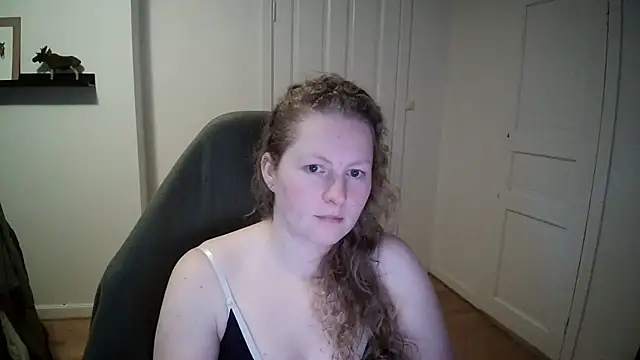 Snapshot of Girlnina-1995 chatting on 12/13/24, 11:02 Girlnina-1995 online show from 12/13/24, 11:02