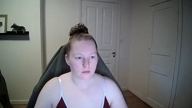 Snapshot of Girlnina-1995 chatting on 12/16/24, 08:20 Girlnina-1995 online show from 12/16/24, 08:20