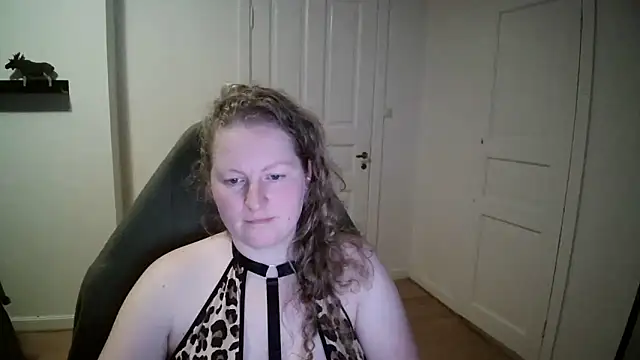 Snapshot of Girlnina-1995 chatting on 12/18/24, 08:36 Girlnina-1995 online show from 12/18/24, 08:36