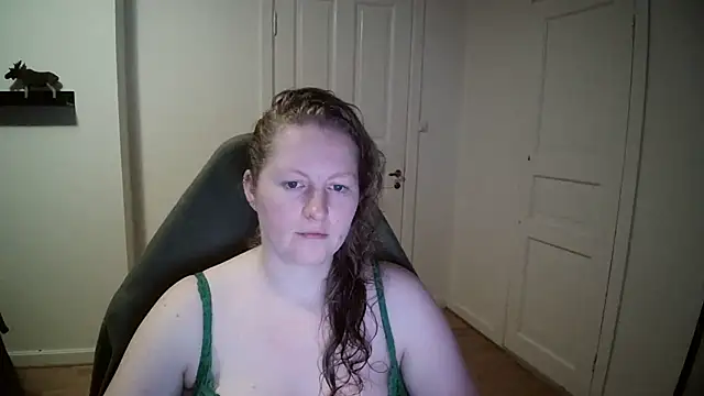 Snapshot of Girlnina-1995 chatting on 12/19/24, 02:35 Girlnina-1995 online show from 12/19/24, 02:35