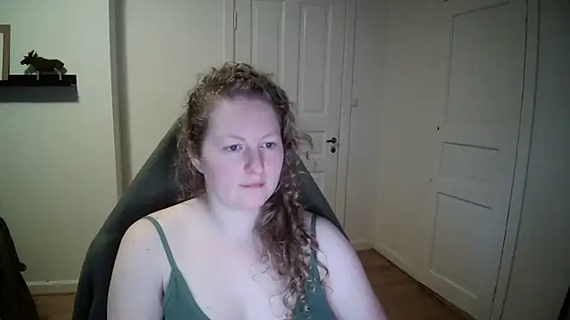 Snapshot of Girlnina-1995 chatting on 12/30/24, 09:05 Girlnina-1995 online show from 12/30/24, 09:05