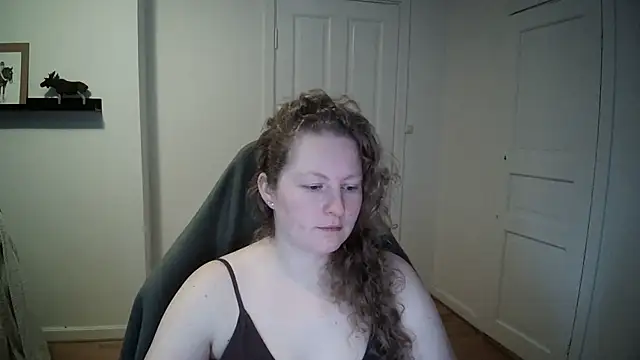 Snapshot of Girlnina-1995 chatting on 01/08/25, 09:32 Girlnina-1995 online show from 01/08/25, 09:32