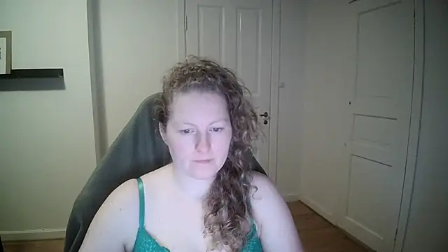 Snapshot of Girlnina-1995 chatting on 01/14/25, 09:02 Girlnina-1995 online show from 01/14/25, 09:02