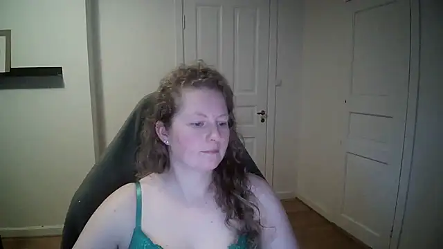 Snapshot of Girlnina-1995 chatting on 01/14/25, 12:03 Girlnina-1995 online show from 01/14/25, 12:03