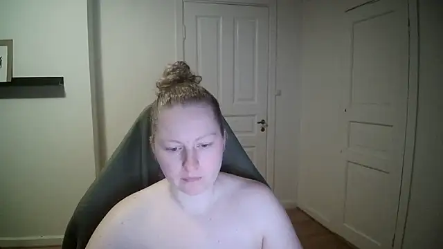 Snapshot of Girlnina-1995 chatting on 01/15/25, 03:39 Girlnina-1995 online show from 01/15/25, 03:39