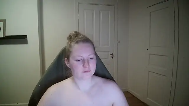 Snapshot of Girlnina-1995 chatting on 01/15/25, 09:41 Girlnina-1995 online show from 01/15/25, 09:41